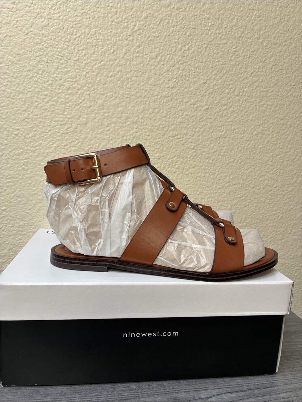New Nine West Women’s Brown Strappy Ankle Buckle Sandals, size 7 - Picture 4 of 5